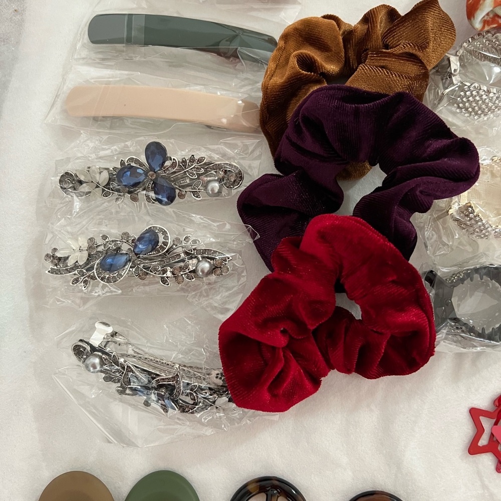 A huge bundle of Women's Hair Accessories - Picture 14 of 14
